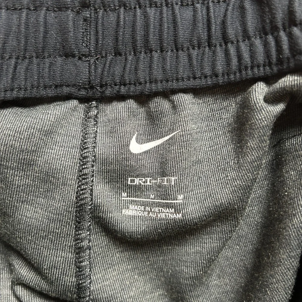 Men's Nike Dri-FIT Tapered Performance Jogger Sweatpants (Size Medium)